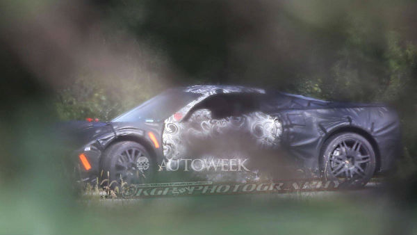 corvette-c8-spyshot-rear-mid