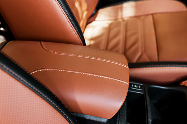 nissan-rogue-2017-armrest