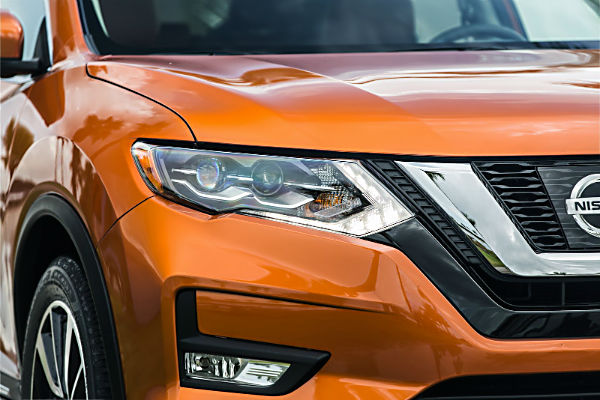 nissan-rogue-2017-headlight