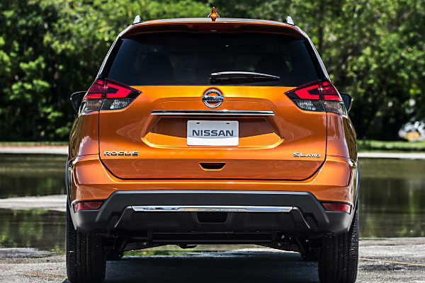 nissan-rogue-2017-rear