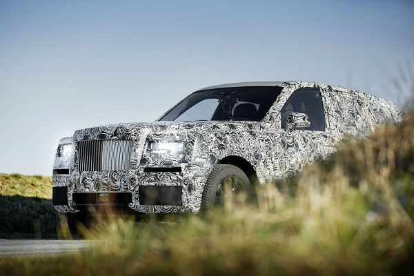 rolls-royce-suv-front-three-quarter