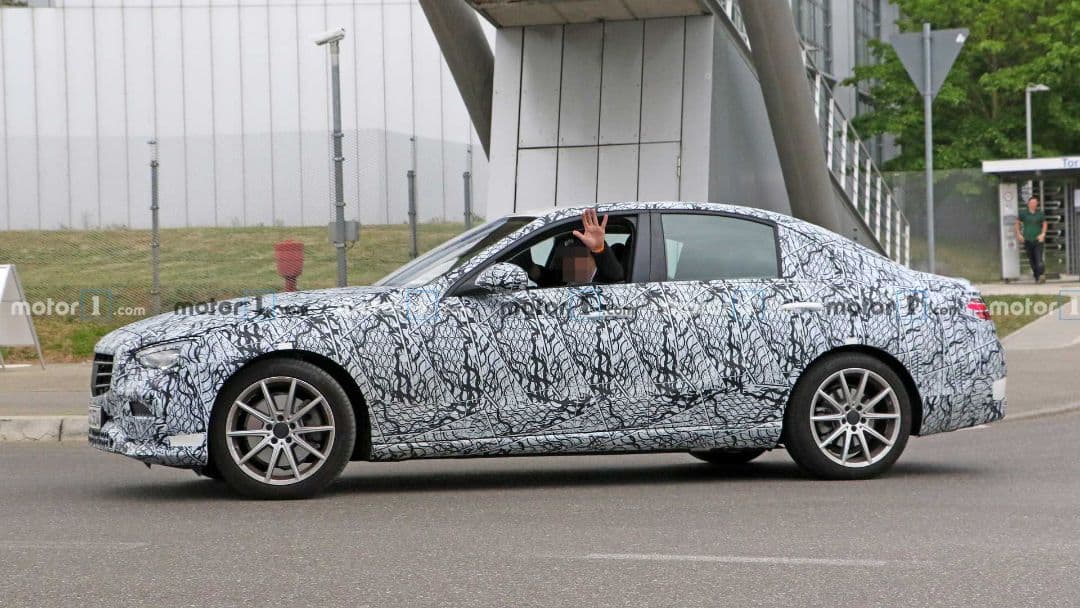 Mercedes-Benz C Class 2021 spyshot side