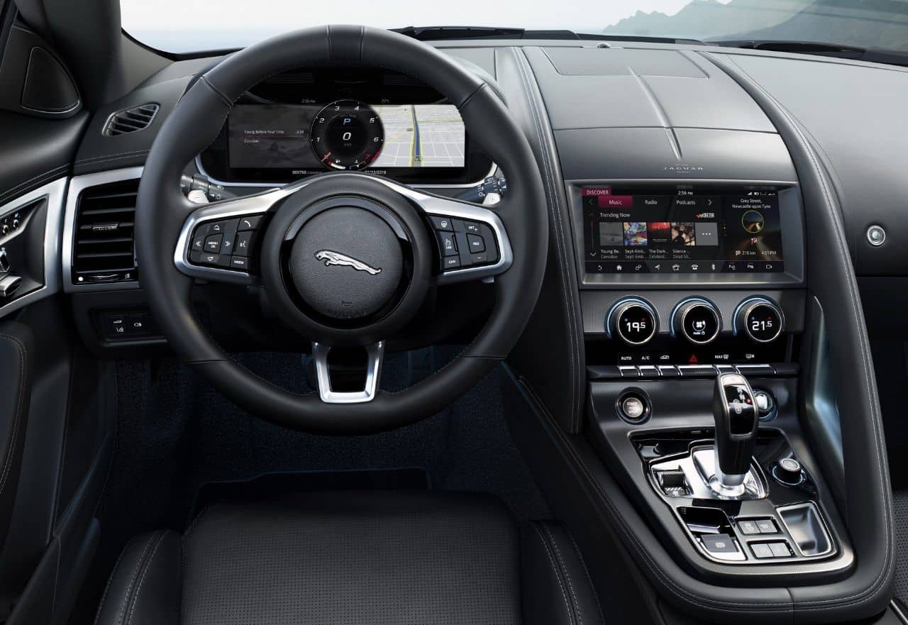 Jaguar F-Type 2020 cockpit