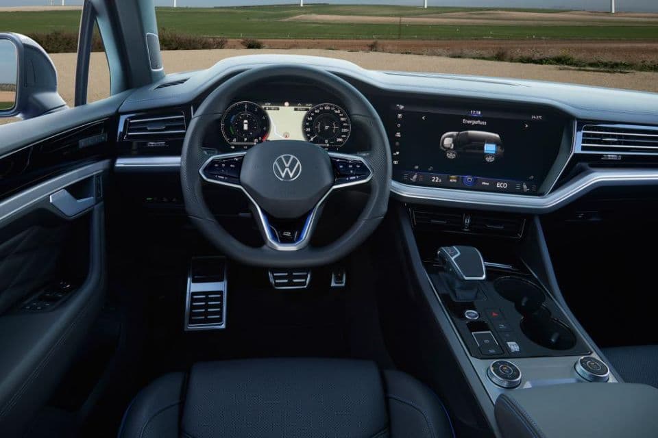 VW Touareg R cockpit