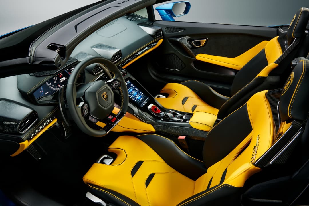 Lamborghini Huracan EVO RWD Spyder cockpit