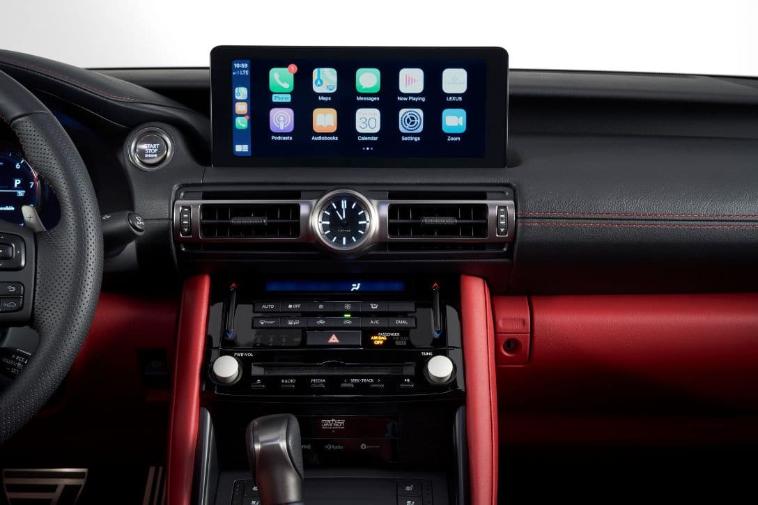 Lexus IS 2021 touch screen