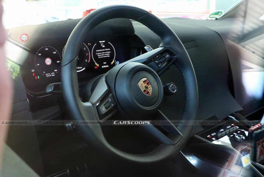 Porsche Cayenne 2022 Facelift Spyshot Cockpit