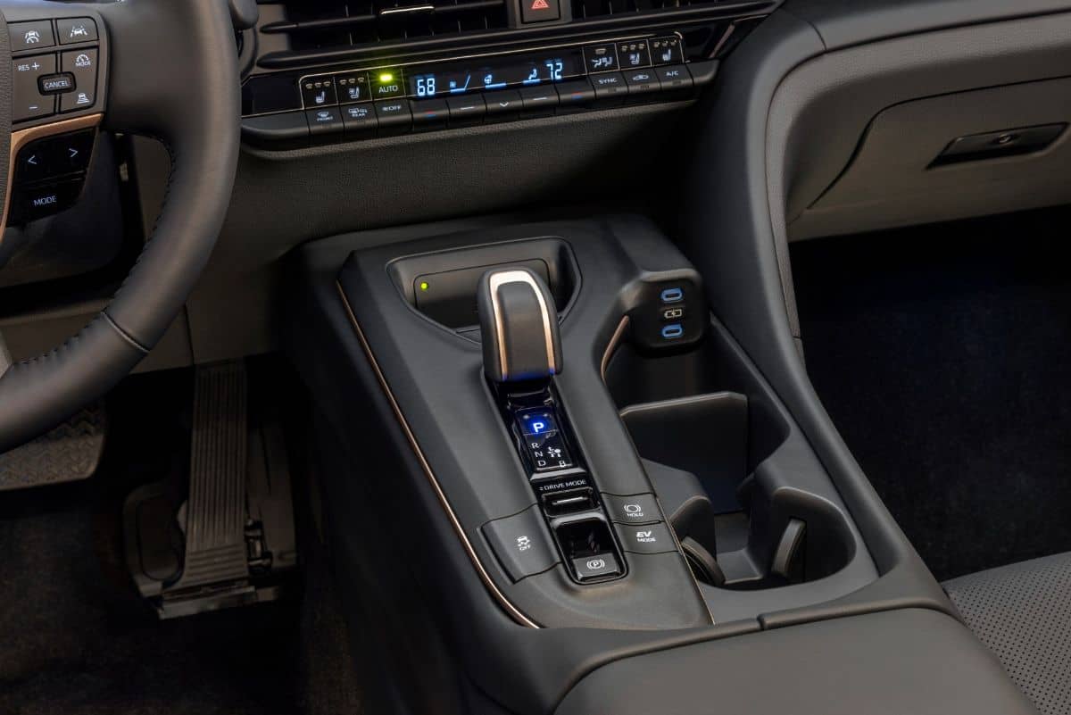 Toyota Crown Crossover Console