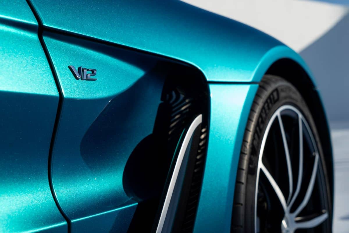 Aston Martin V12 Vantage Roadster Front fender
