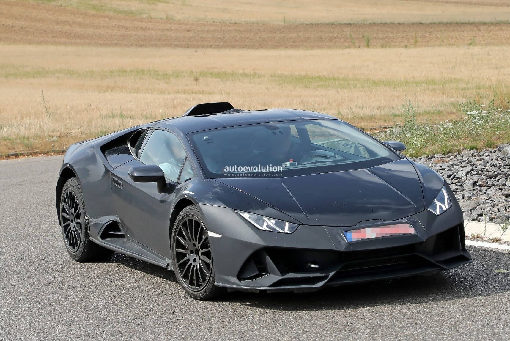 Lamborghini Huracan Sterrato Spyshot Front corner