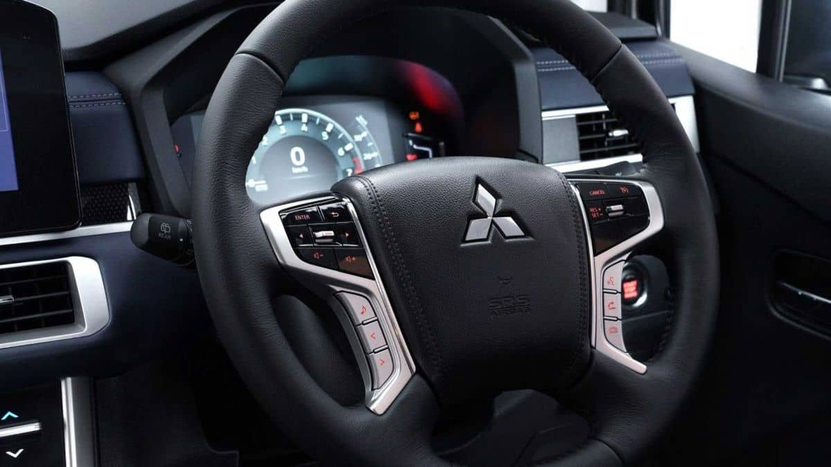 Mitsubishi Xpander Cross Steering wheel