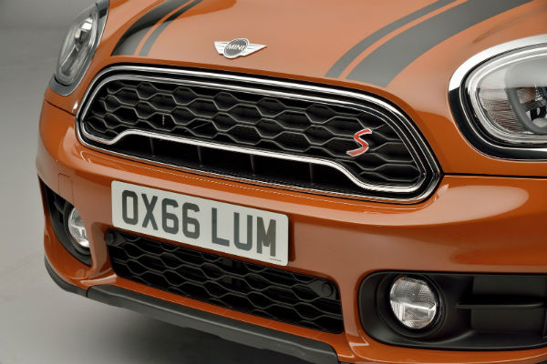 mini-crossover-2nd-gen-front-grill