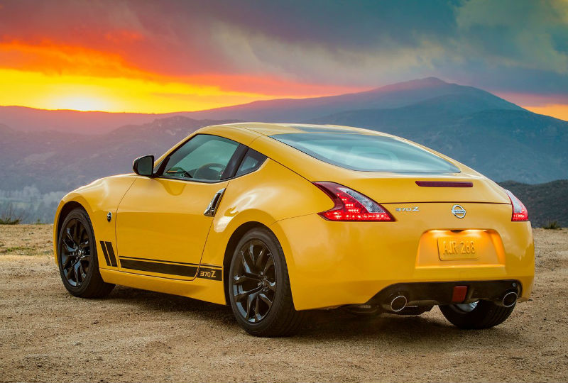 Nissan-370Z_Coupe_Heritage_Edition-2018