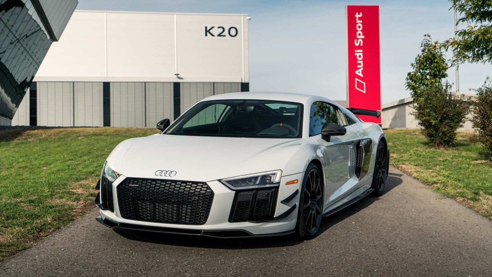 audi-r8-v10-plus-competition-package-01