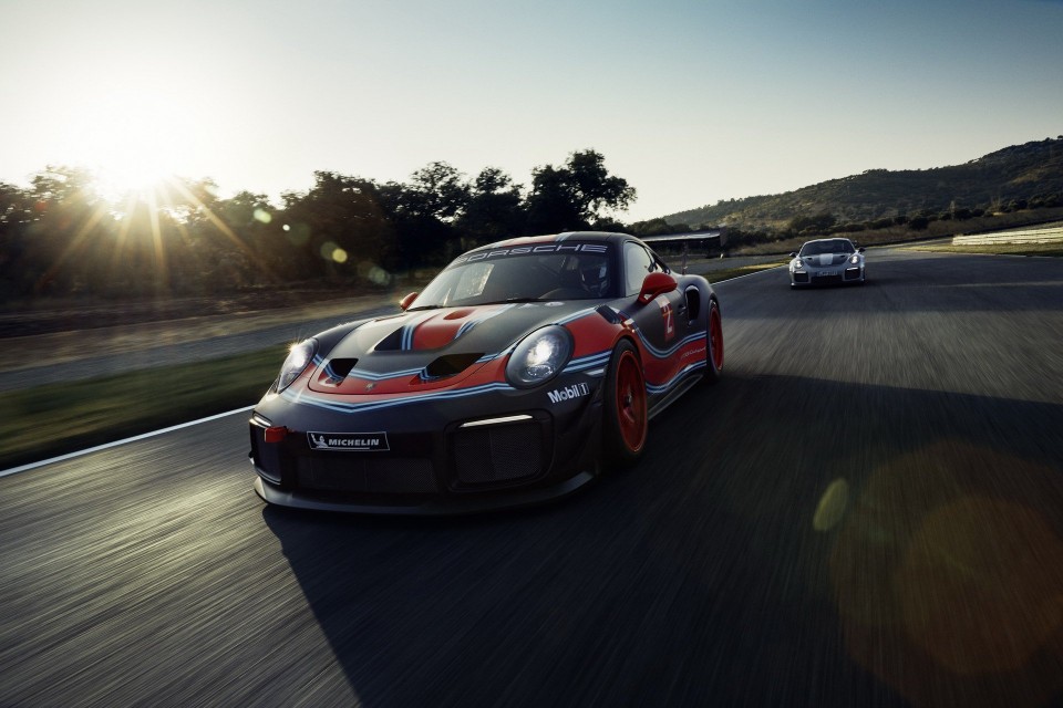 Porsche-911-GT2-RS-Clubsport-02