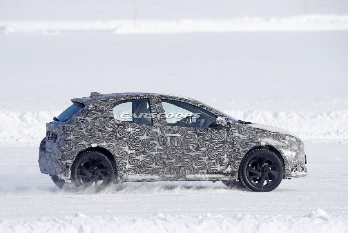 Toyota Yaris Cross Snow Test Spyshot side