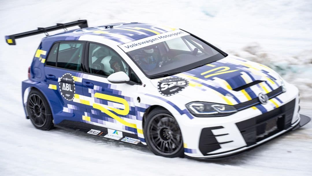 VWがEVレースカー「eR1」でアイスレースに参戦!
