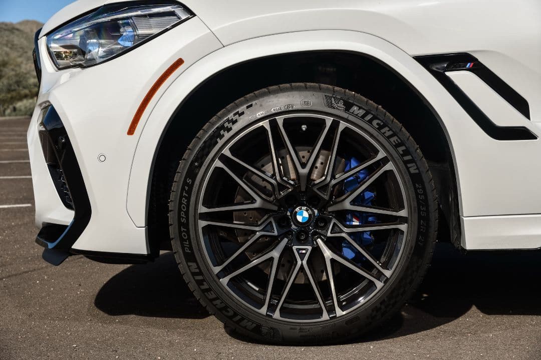 BMW X6 M wheel