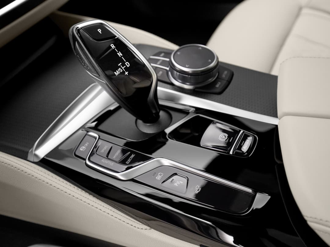 BMW 5 Series facelift 2020 console