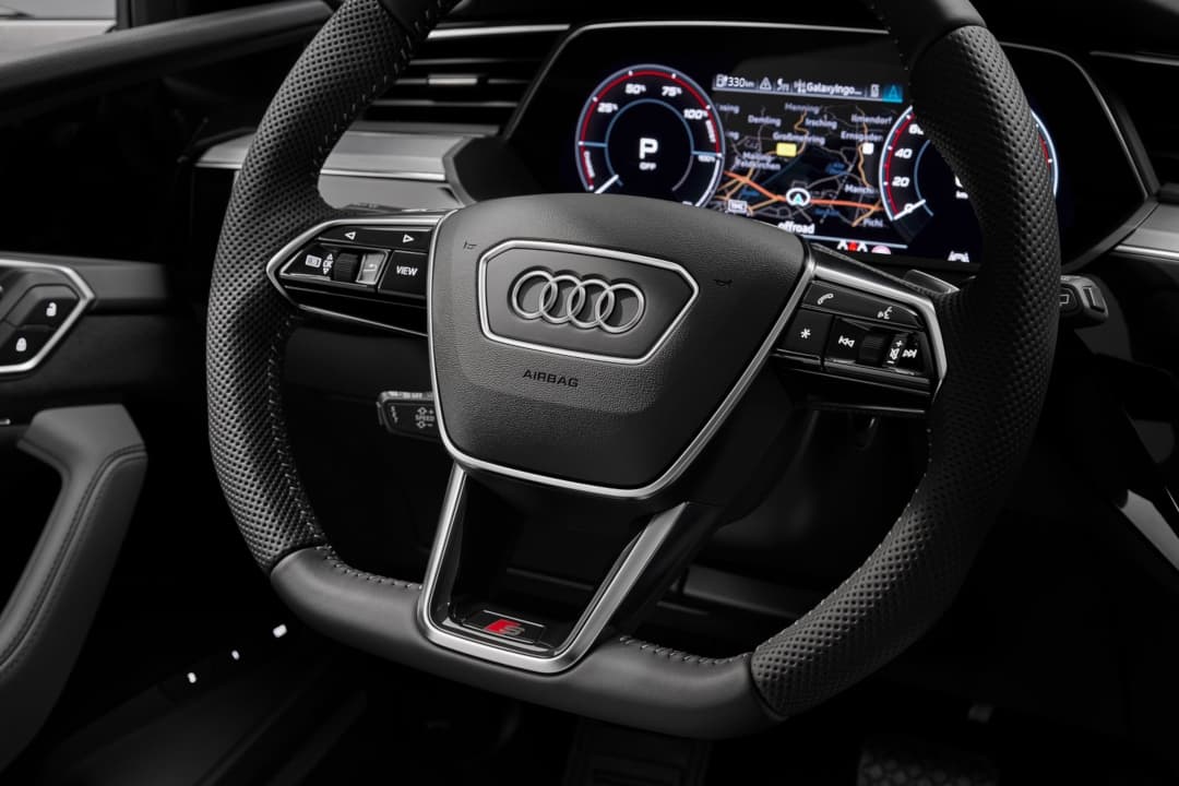 Audi e-tron S 2021 steering