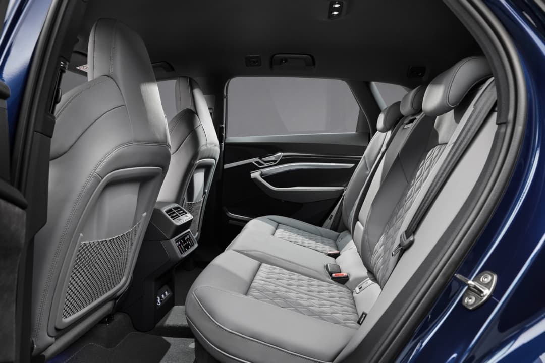 Audi e-tron S 2021 rear seats