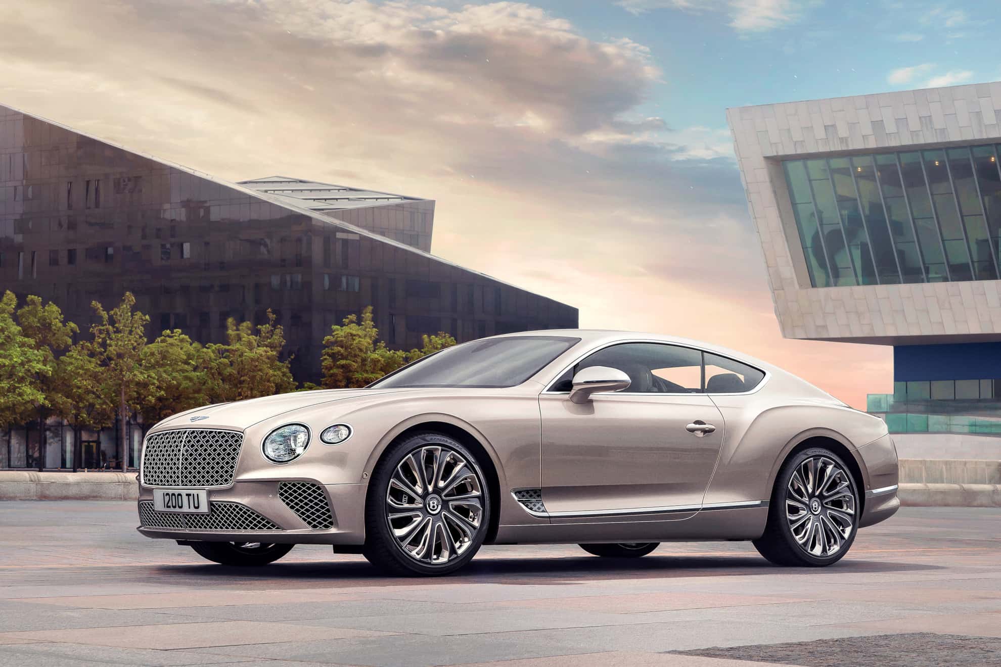 Bentley Continental GT Mulliner Coupe front three quarter