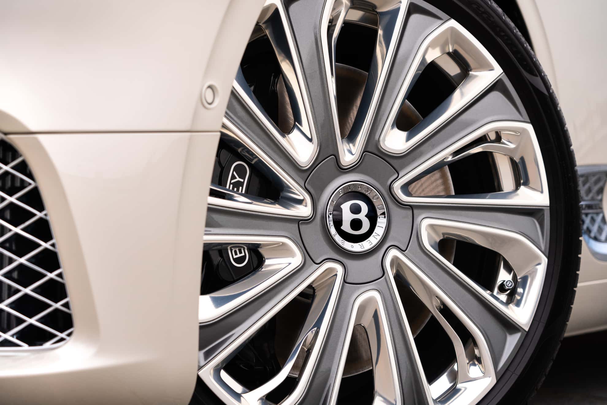 Bentley Continental GT Mulliner Coupe wheel