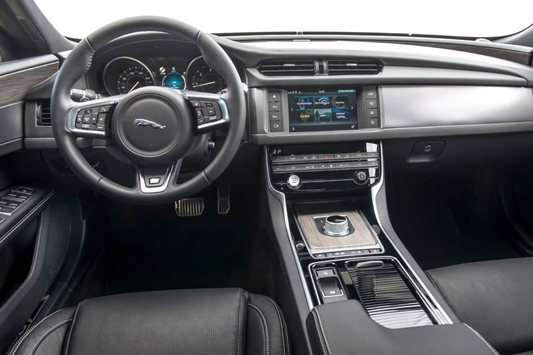 Jaguar XF MY2016 Cockpit