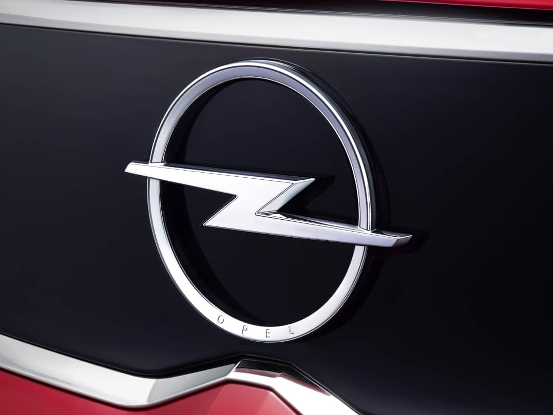 Opel Crossland Opel badge