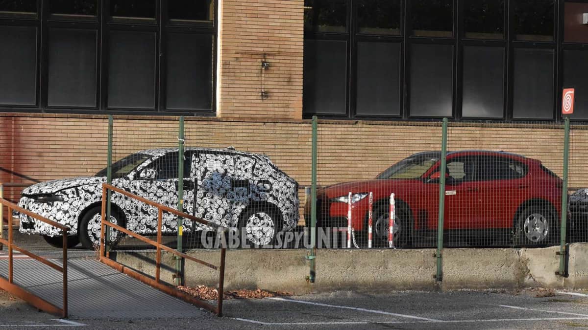 Alfa Romeo Tonale Spyshot Camoless