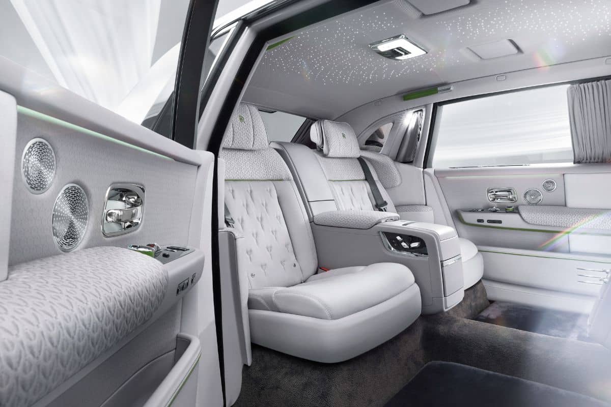 Rolls Royce Phantom II Rear seat white