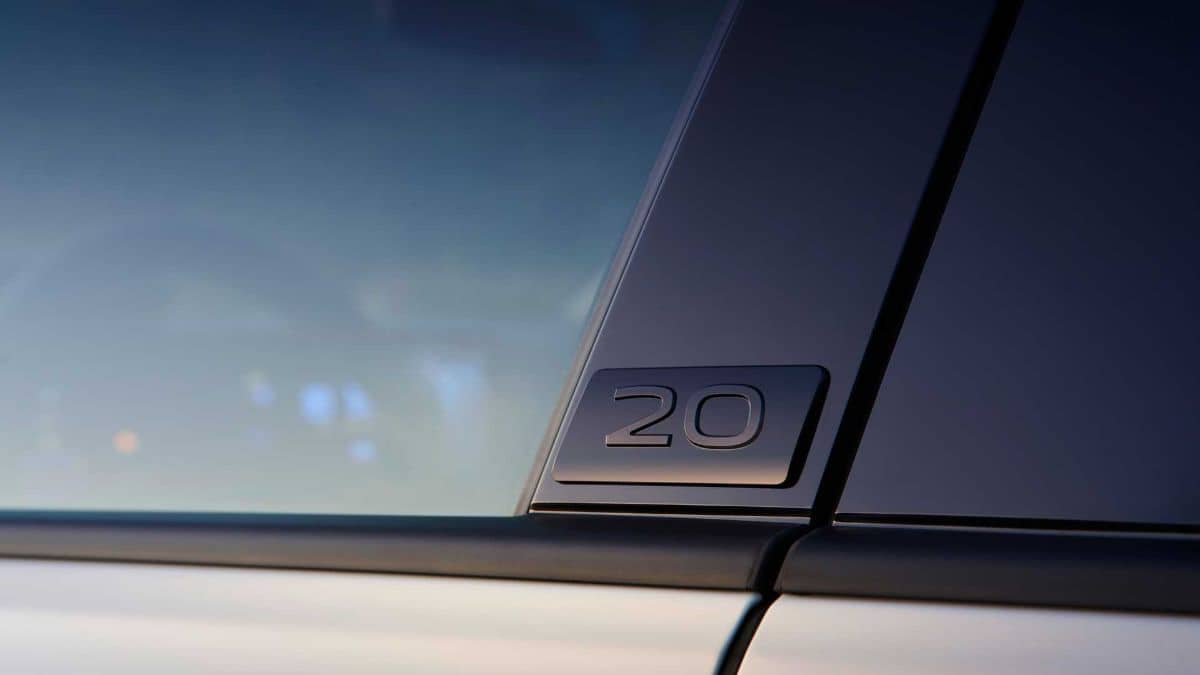 VW Golf R 20 Years Edition Window