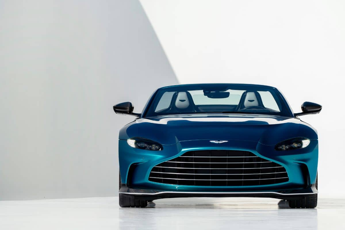Aston Martin V12 Vantage Roadster Front