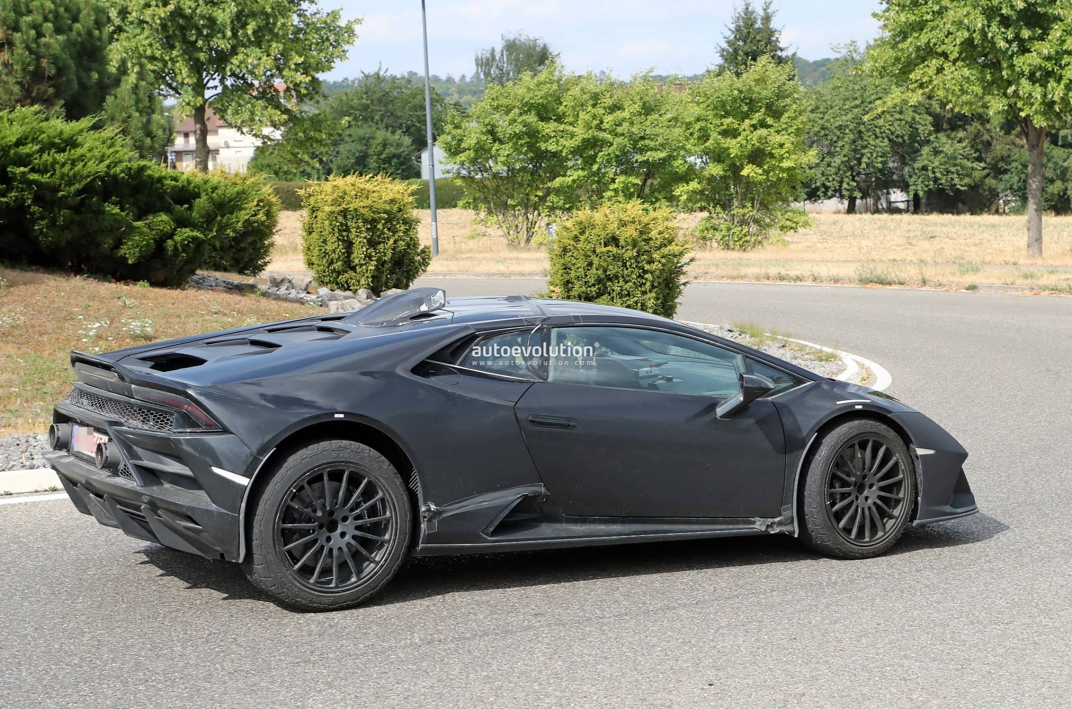 Lamborghini Huracan Sterrato Spyshot Side rear