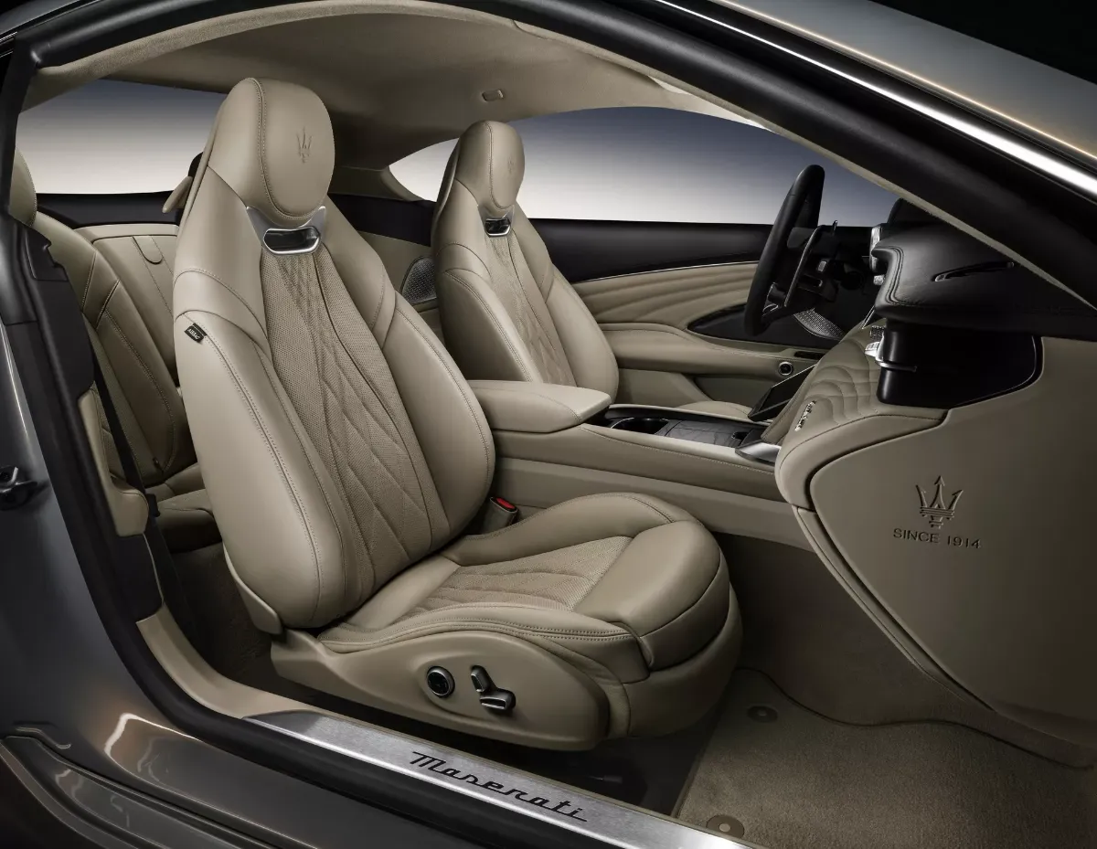 Maserati Gran Turismo Modena Front seats
