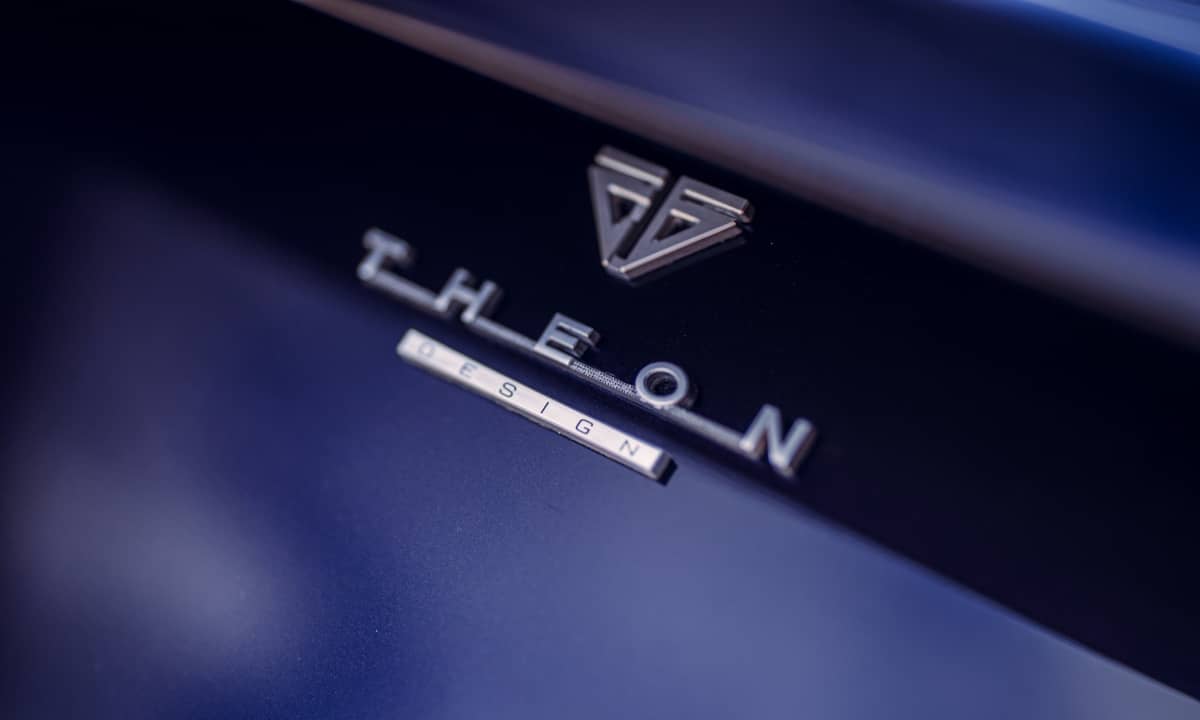 Theon Design Porsche 964 Restomod CHI001 Badge