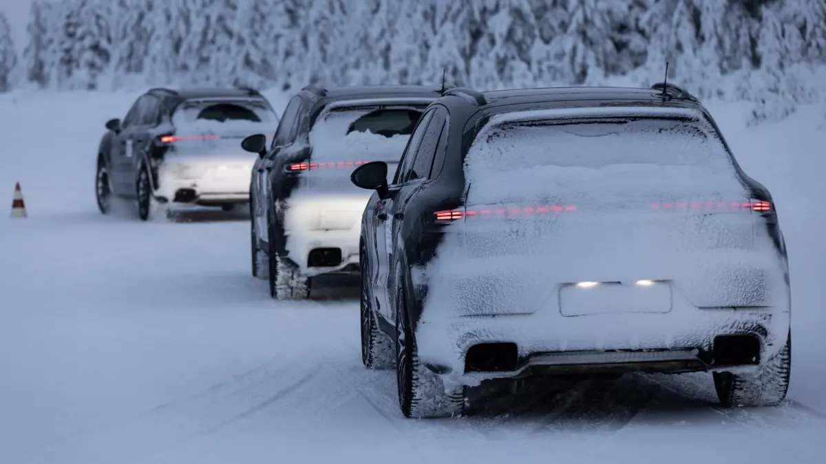 Porsche Cayenne 2024 Teaser Snow rear