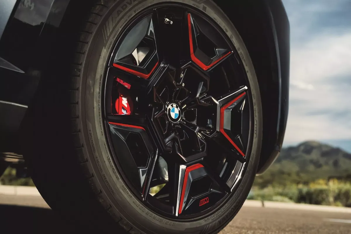 BMW XM Label Red Wheel
