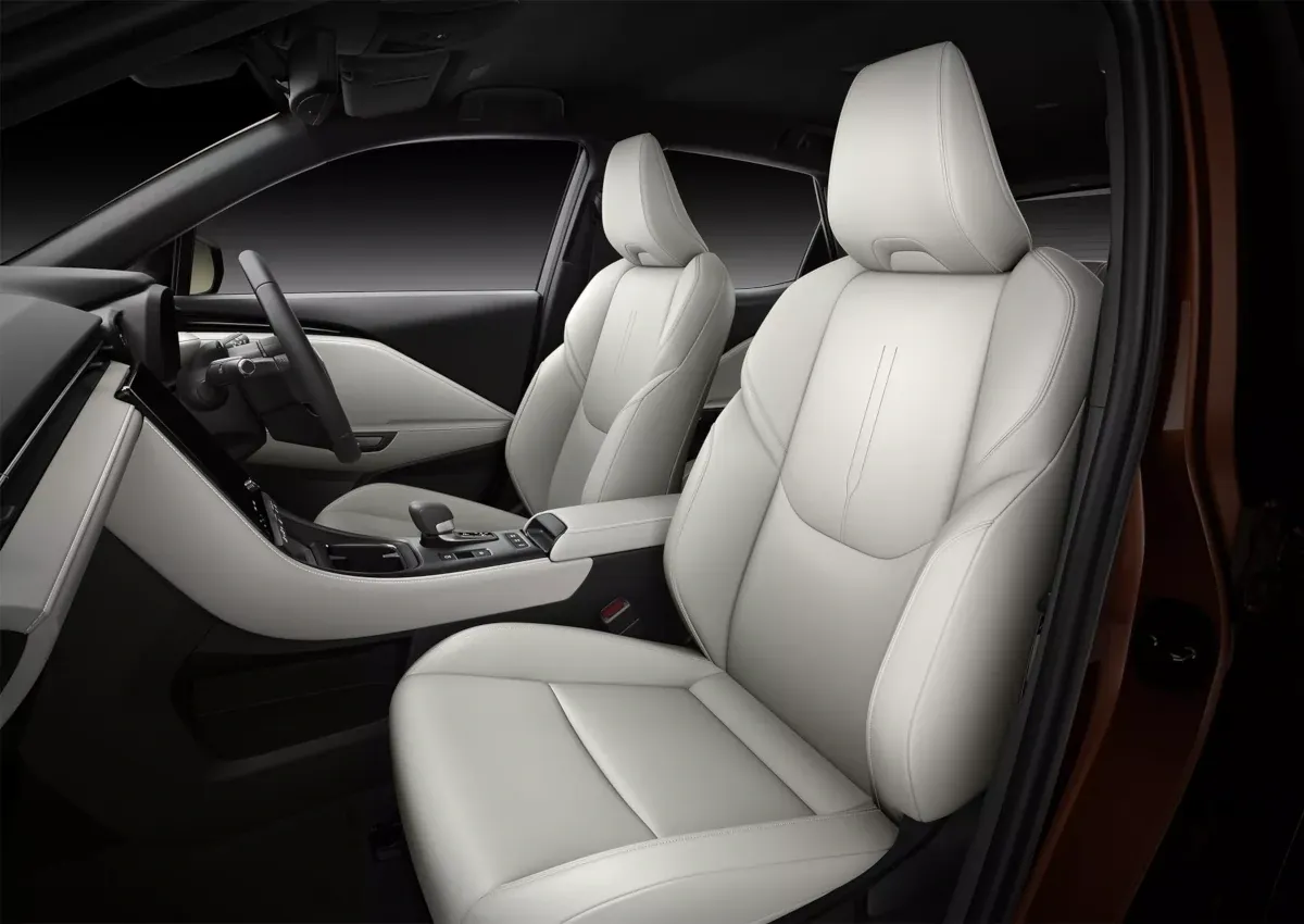 Lexus LBX Front seats
