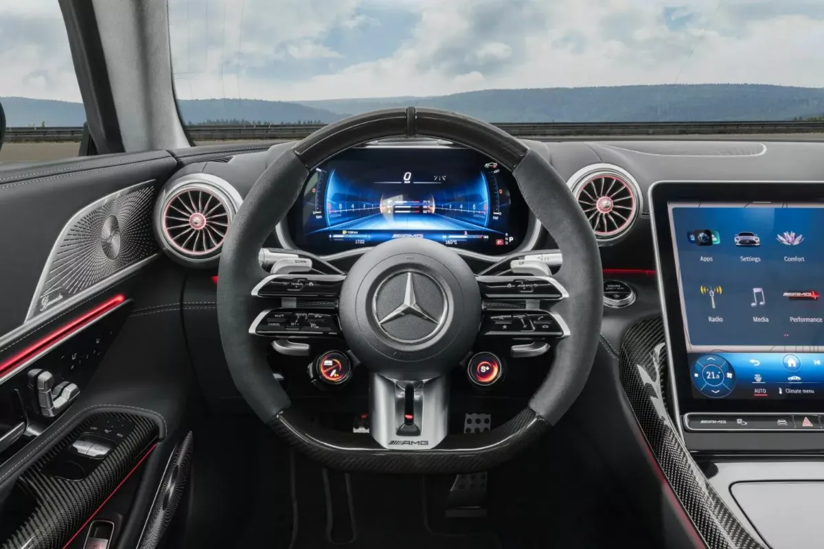 Mercedes-AMG GT Coupe 2024 Cockpit