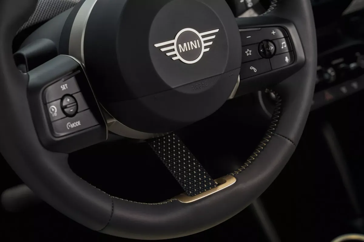 MINI Cooper 2024 Steering wheel
