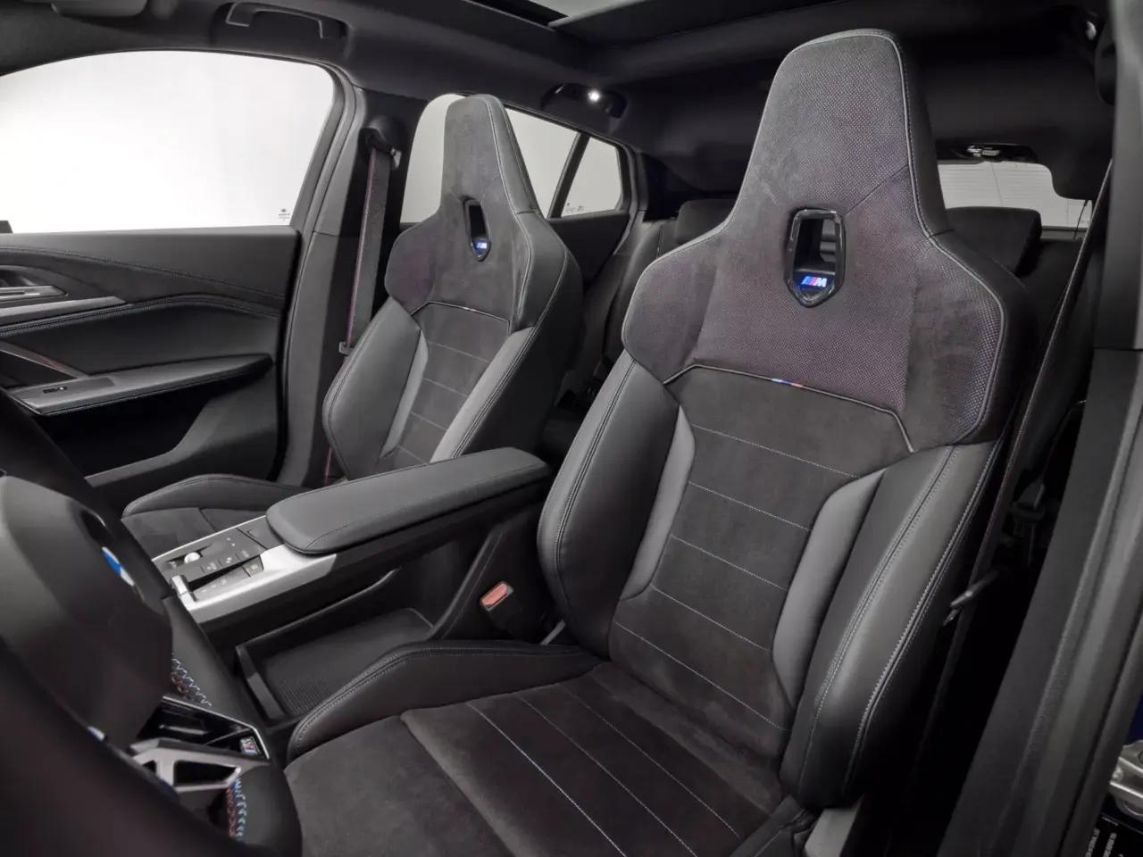 BMW X2 2024 Front seats