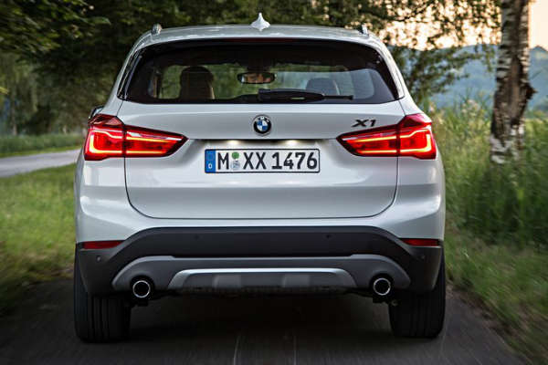 BMW_X1_MY2016_rear